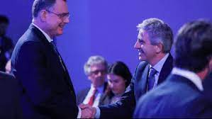 Foro económico mundial: plan económico de Caputo atrae inversiones en minería y energía