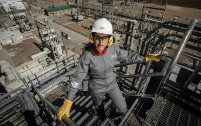 Mujeres en la industria de Santa Cruz: presencia creciente, desafíos urgentes